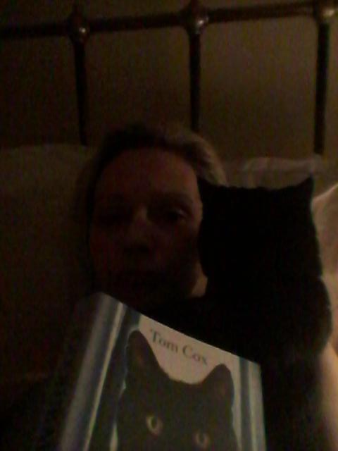 MichelleTalbot5's tweet photo. @MYSADCAT I am sad because my cat won't let me read about The Bear. http://t.co/Wy7YULBD4m