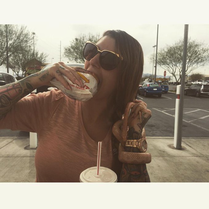 Burgers....shakes...and snakes! #perfectlunchdate http://t.co/jJiYXqnG9e<a href="/tag/perfectlunchdate"class="tags">#perfectlunchdate</a>