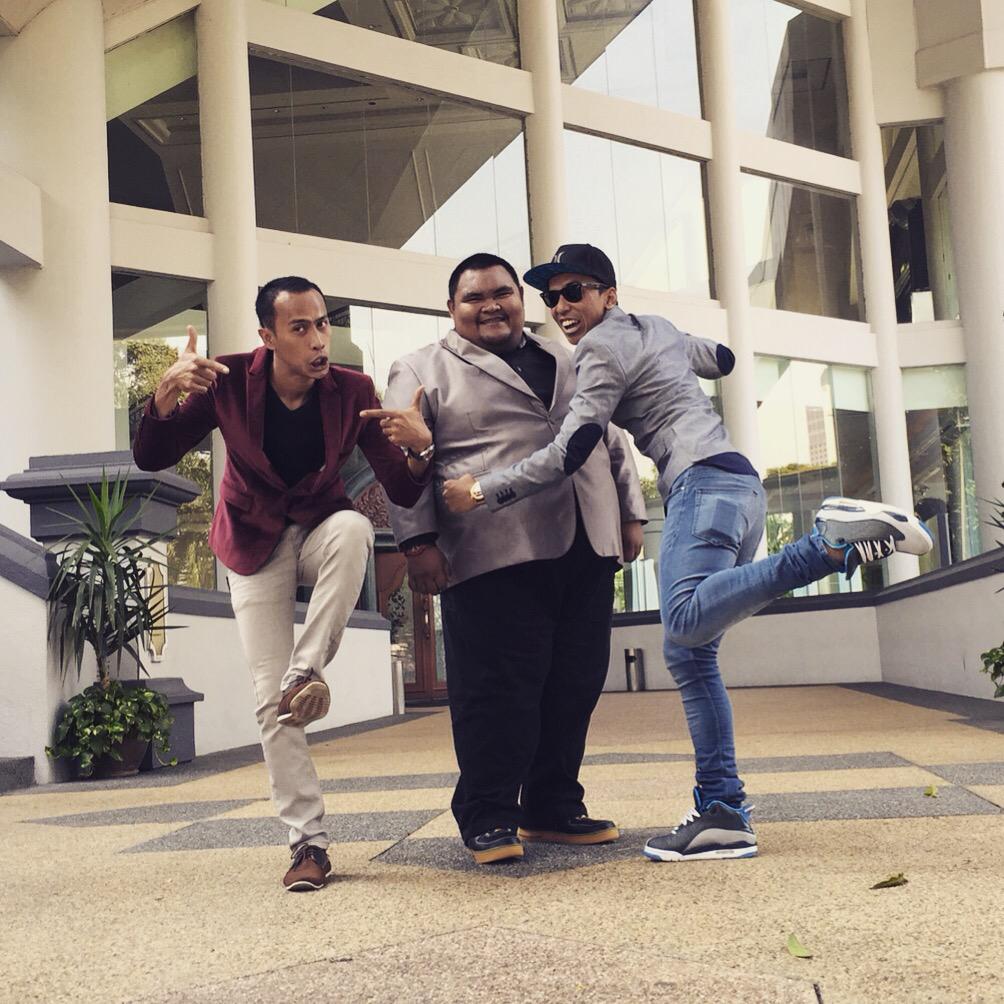 hansisaacactor's tweet photo. Sakiskan #Bochey #lawakkeder2105 di #IstanaBudaya 16-19 April.utk ticket http://t.co/nelONkskbA /03-41478600. http://t.co/tJdrffm4V9
