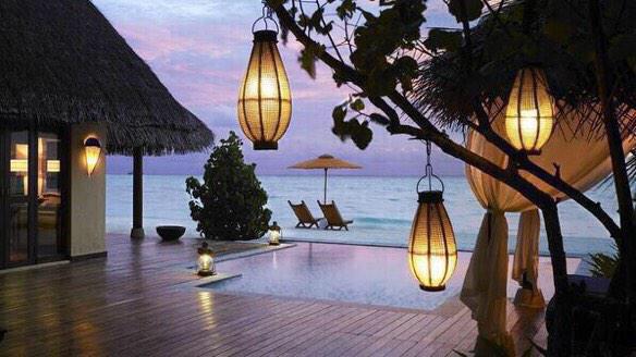 ChiIIVlbes's tweet photo. I need to go to the Maldives 😍😍😍 http://t.co/dcFl7rL3np