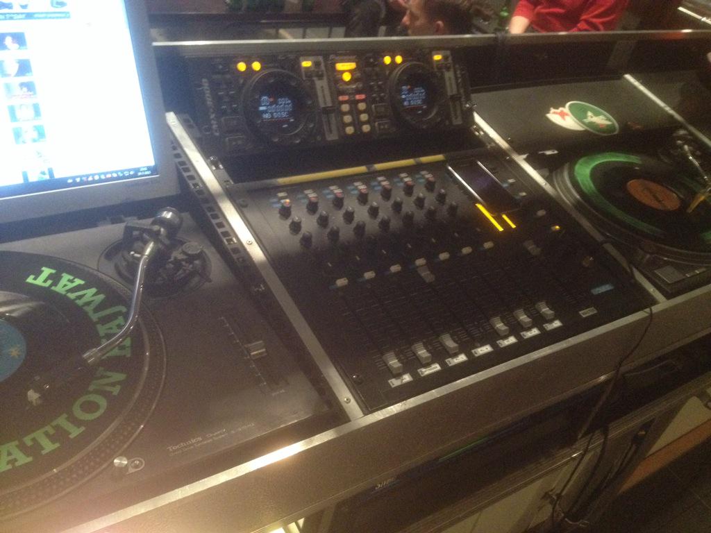 KlaasJanKrale's tweet photo. Giet weer als vanouds!! #hks #hajwat 2015 107.80 fm MHz #kisteman http://t.co/RrvAJg3J69