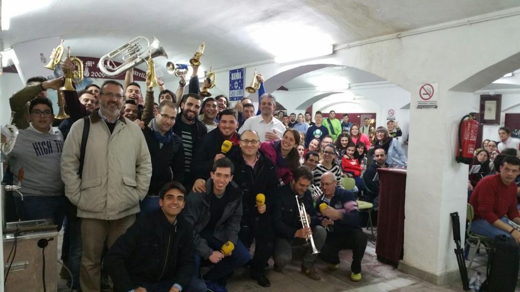 NazariesGranada's tweet photo. AM Estrella Granada Visita de CADENA SER COFRADE 2015: https://t.co/jXEQeLtVzT  @AMEstrellaGR  @NazariesGranada http://t.co/pNJKVu2Po0