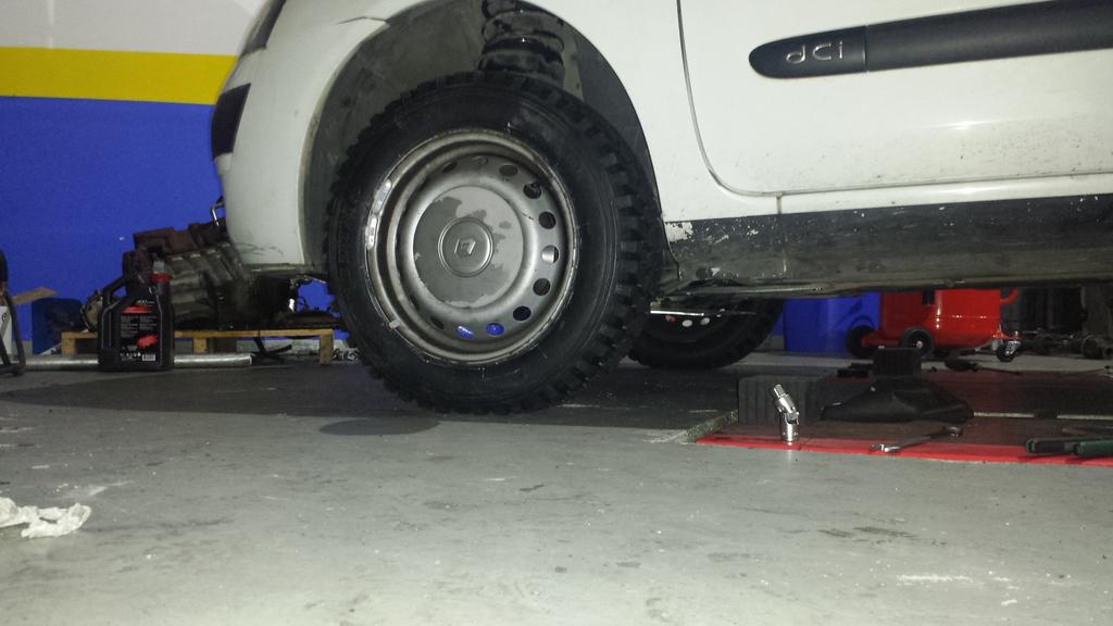 Track_Motor's tweet photo. Por hoy acabamos @Track_Motor el clio de @paparazzi_team para la @ClioRaid #gas #raid #clioraid #performance http://t.co/iZwN3wNRkJ