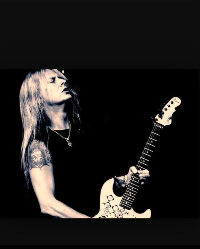 Happy birthday Jerry Cantrell 