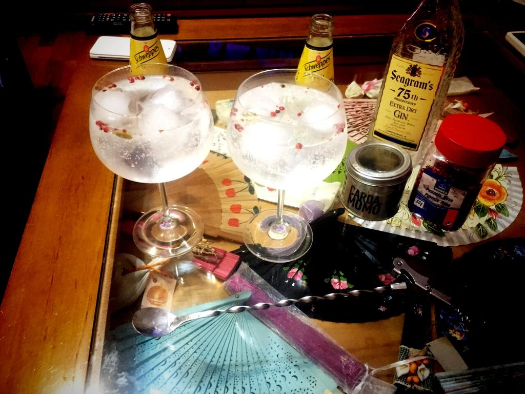 marimartinez_11's tweet photo. Si es que me lía... No se puede evitar @Pablito_pm !!! #gintonics #PotenciaVsPrecision #MiCorazonEsTuyo http://t.co/hcxkcakiPE