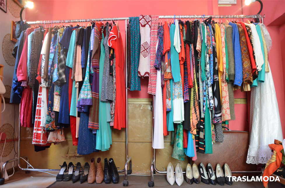 traslamodablog's tweet photo. Preparando nuevo reportaje sobre la moda vintage en #TrasLaModa #RutaFashion #Vintage http://t.co/B4rLJvp9Q6