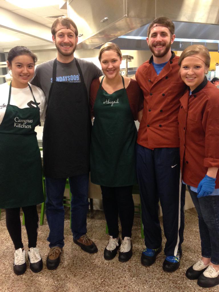 BaylorComm's tweet photo. We love seeing students serving! “@calynboyd: @BUcampuskitchen #swagg with #css4303 @mitch_freeman12 @CharlieBussell http://t.co/37G8Q6W74a”
