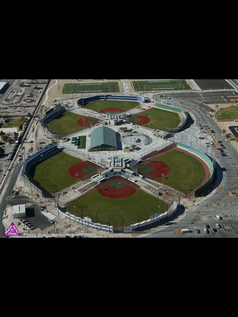 PecherSacha's tweet photo. @DenisCoderre ça nous prendrais un complexe comme celui la aMontreal pour pouvoir accueillir les championnat Canadien http://t.co/Ux5L7nVgeX