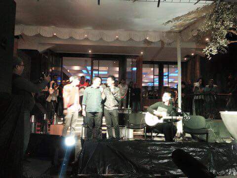 arief79_'s tweet image. @KEMENPORA_RI @imam_nahrawi duet dengan #delon di jamming session #MoveOnProject #Bandung @101Hotel