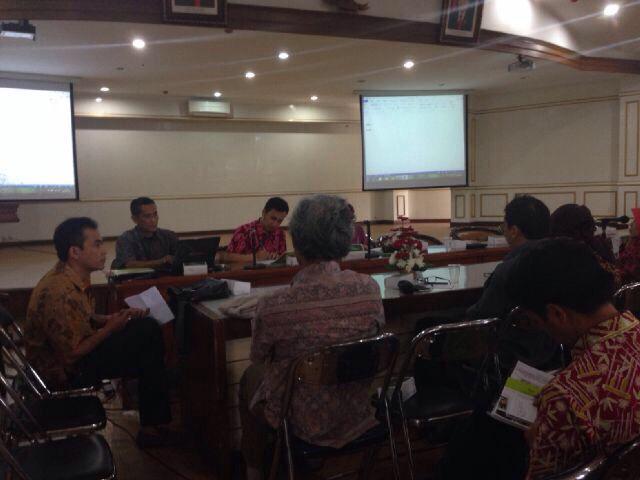 Rapat koordinasi forum TJSL Kota Bandung tahun 2015 <a href="/ridwankamil/">Ridwan Kamil</a> <a href="/OdedMD/">Oded Muhamad Danial</a> <a href="/yossiirianto/">Yossi Irianto</a>
