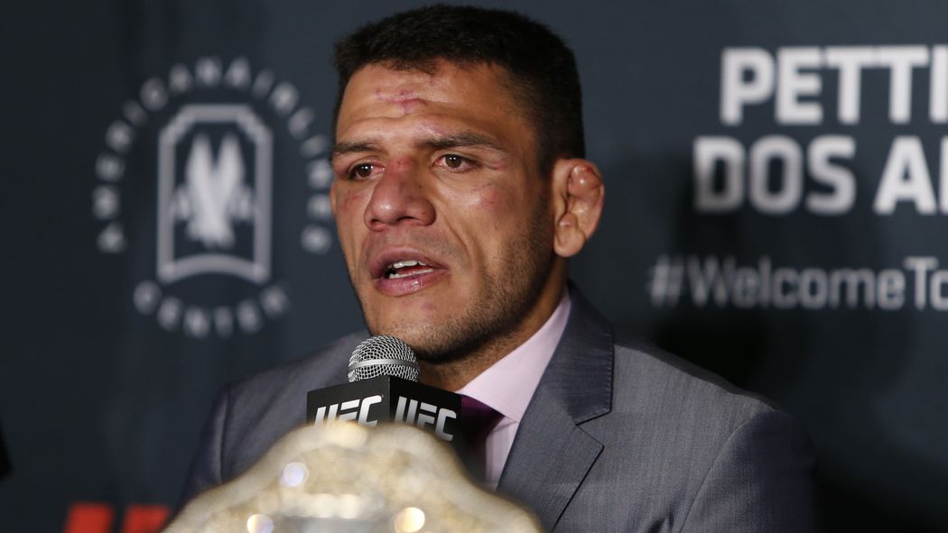 MMAFighting's tweet image. Rafael dos Anjos out three months with partially torn MCL, busted nose sbnation.com/e/8016802?utm_…