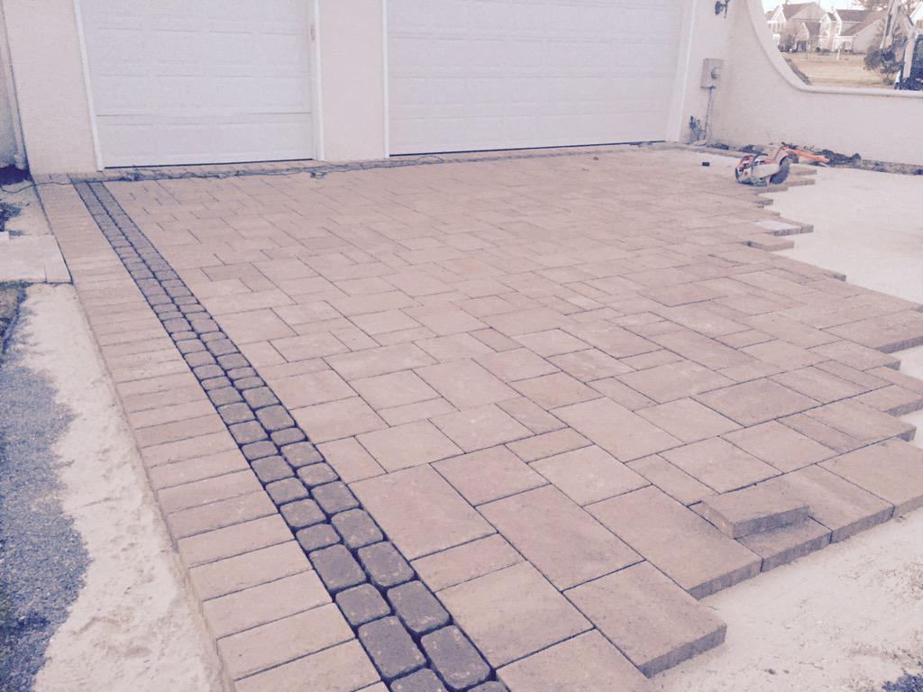 iMowGroup's tweet photo. Update! #pavers going down on this big @techobloc #Driveway. @paverpete1 taught me well. #Hardscape4Life #iScape http://t.co/I5f4cWR5eo