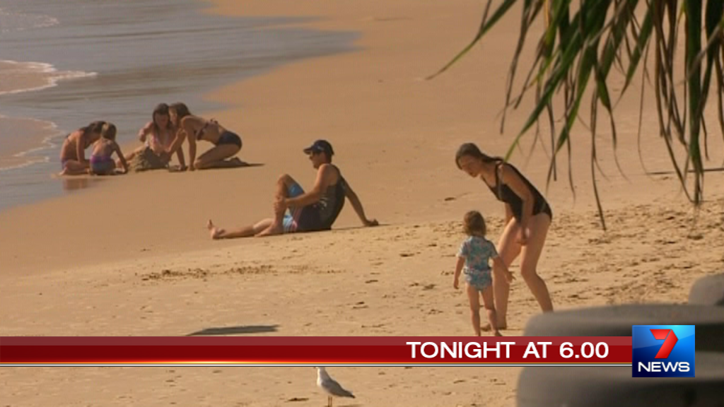7NewsBrisbane's tweet photo. HEAT WAVE: Brisbane 35°C | Ipswich 39°C | Gold Coast 34°C | Sunshine Coast 35°C | Longreach 42°C | Birdsville 45°C http://t.co/6A52g41yet