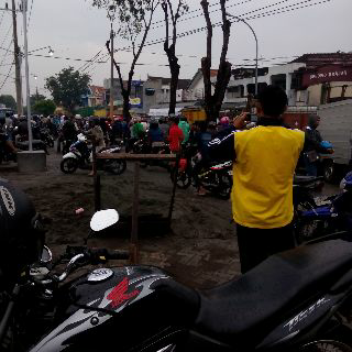FadlullahS's tweet photo. @e100ss arah ke psr benowo buntu. Maw blnja dpsr ngga jd. http://t.co/ZRJU9TT8UH