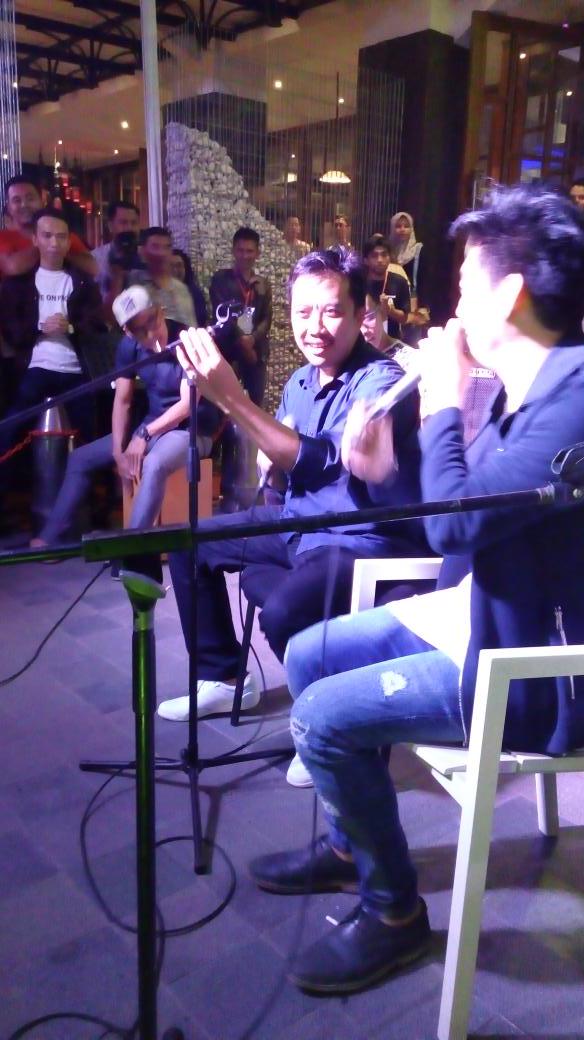 arief79_'s tweet image. @KEMENPORA_RI @imam_nahrawi featuring @SeventeenBand menyanyikan jaga selalu hatimu #MoveOnProject #Bandung