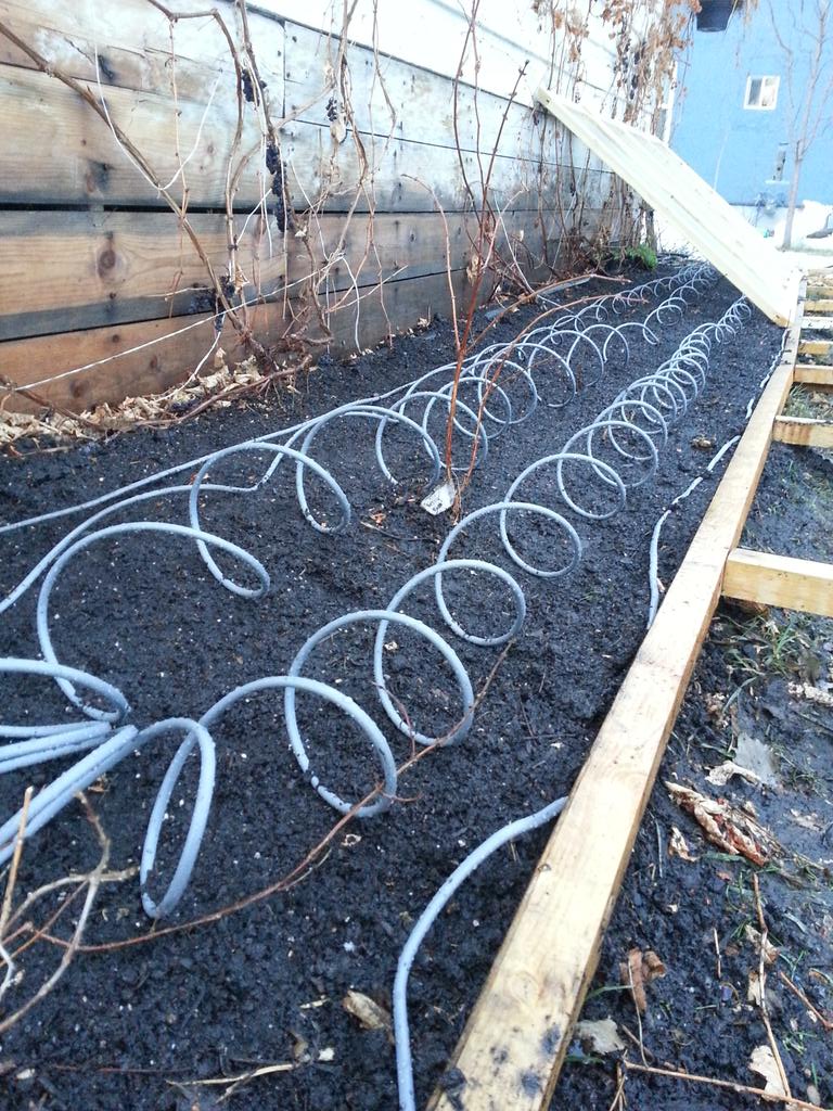 lactucafarm's tweet image. Slinging #urbanag @DarkMattersYEG tomorrow nite @TWoSEdm. Electric #coldframes, #gardencodebase #agsystems #yeggarden