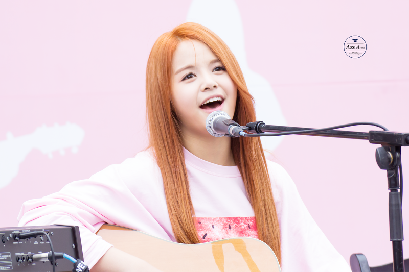 clc_sg's tweet photo. 150318 #CLC at busking - Sorn #pepe // by assistmain #CLCFighting #WelcomeToCubeFamily http://t.co/Wu2LMhDfLo