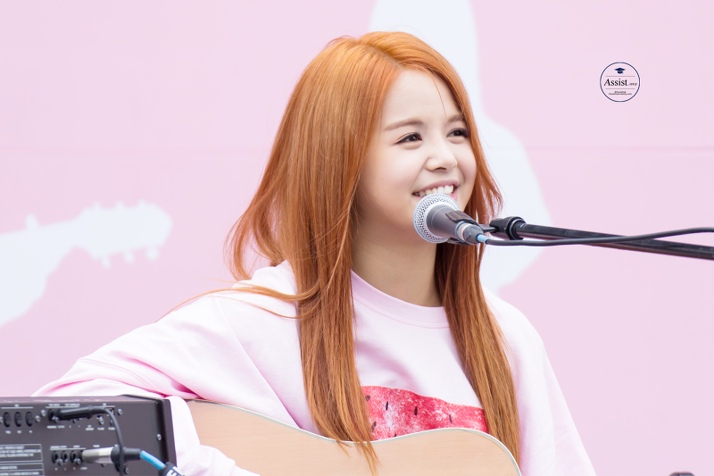 clc_sg's tweet photo. 150318 #CLC at busking - Sorn #pepe // by assistmain #CLCFighting #WelcomeToCubeFamily http://t.co/Wu2LMhDfLo