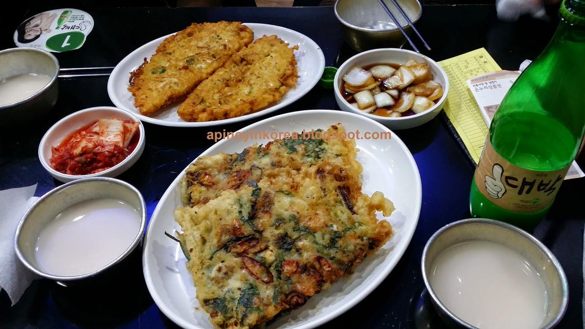 ibuzzkorea's tweet photo. [Weekly Best]One of #Korea's oldest market, Gwangjang Market is full of delicious, cheap food! http://t.co/e3ib8Dtrnj http://t.co/29oHrX4pw3