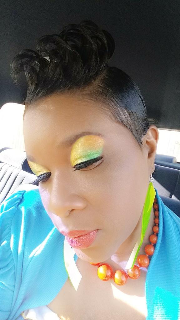 SBrunso's tweet photo. Just like to show off my eye shadow.. http://t.co/aOZRd2ZlCb