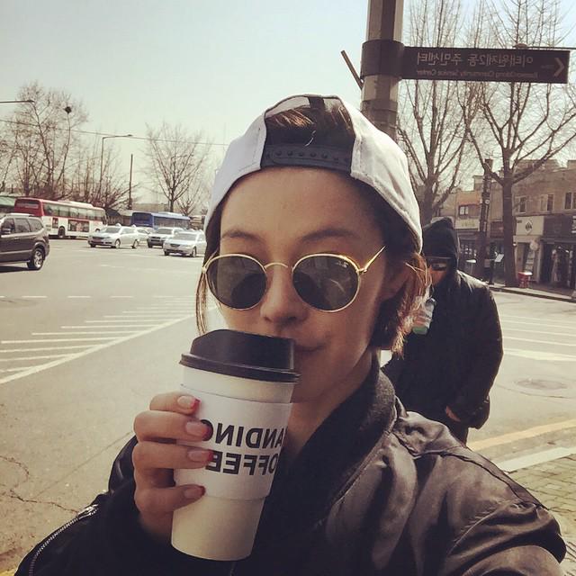 aftschoolsnaps's tweet photo. [KAHI INSTAGRAM] imisskahi: 날씨 조타!!!!!!!! 점심먹고 오랜만에 #standingcoffee !! http://t.co/4FF0URmBU5 #kpopsnaps http://t.co/kCIrDqy8hd