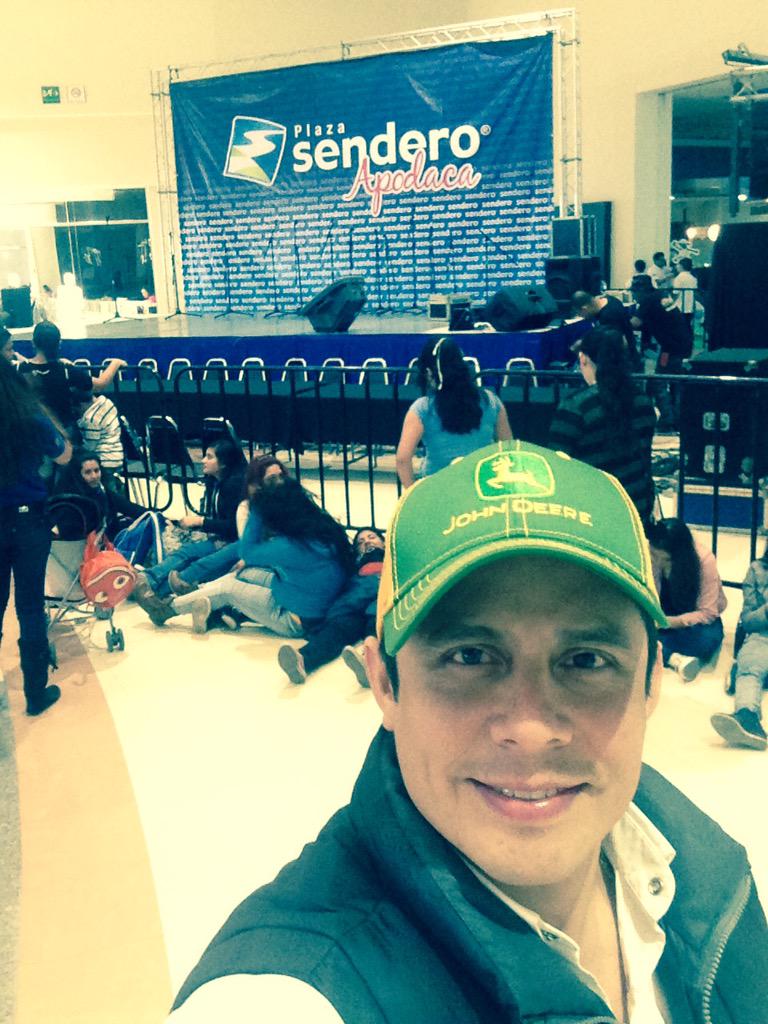 JC_Melchor's tweet photo. Listo el escenario donde se presentará @bandatrakalosa acá los espero arreeeee!!! http://t.co/V7IhdCbdoA