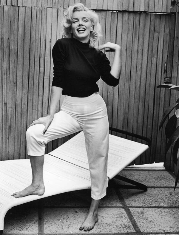 marieclaire's tweet photo. From Marilyn Monroe to Elizabeth Taylor, An Old Hollywood Guide to Dressing Down http://t.co/kbML2ZF887 http://t.co/cIABxdBCzg