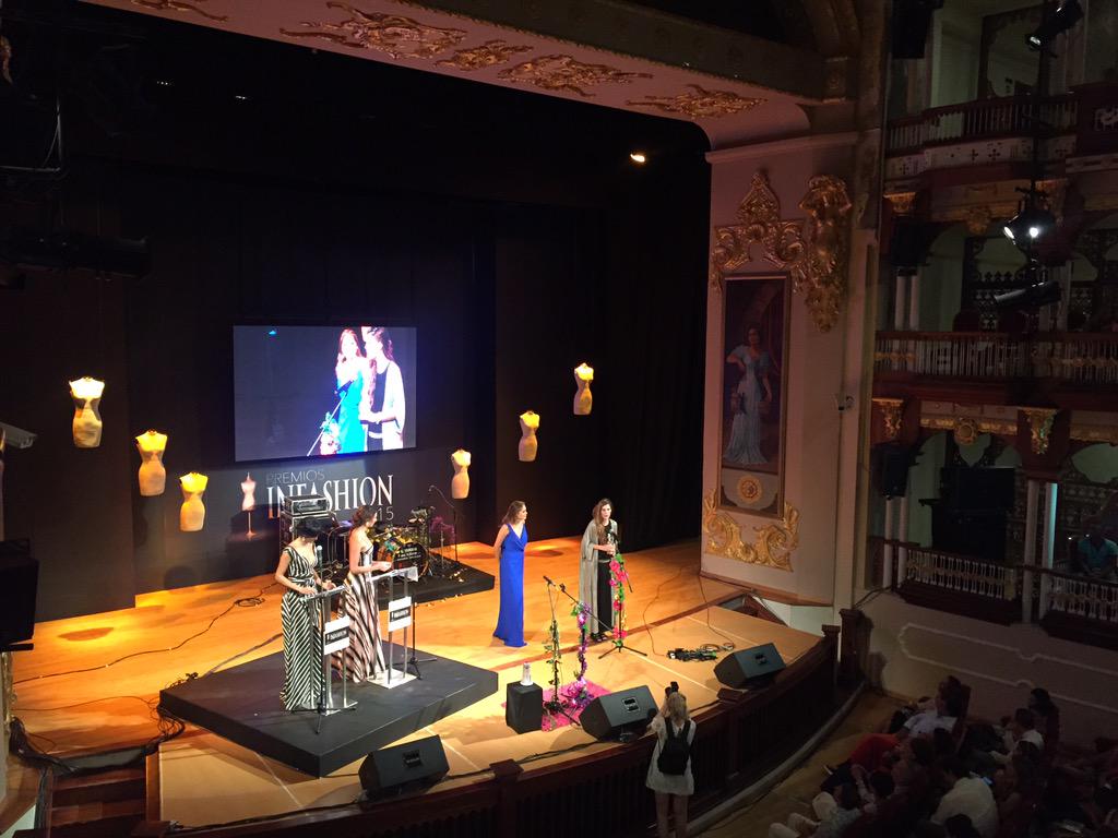 IXEL_MODA's tweet image. ¡Felicitaciones a #AndreaLanda por el galardón Mejor Nueva Diseñadora! #premiosinfashion2015