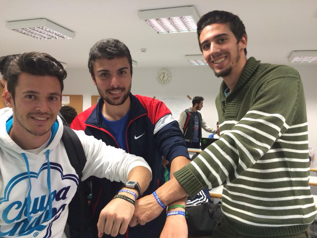 GloriaAnguis's tweet photo. Comienzan a expandirse las pulseras YO BAILO @ClasesGloriaAng ! Ahí van esos INEFTOS Gracias por colaborar! http://t.co/rATwxIIvVc