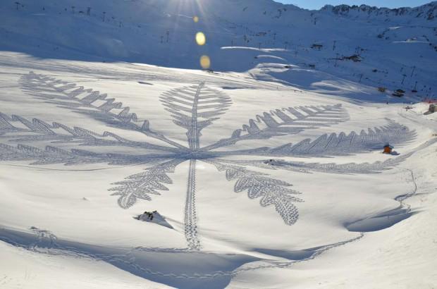 JCreativeDesign's tweet photo. Mind blowing video of snow art – Simon Beck - #projectsnow Art, science &amp; nature... http://t.co/0U7VCsm5wQ http://t.co/YYuHCpD4Dg