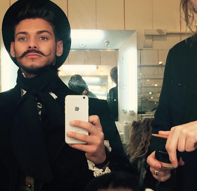 Nouveau costume sur le tournage de #Pep's  Vidal vous plaît comme ça ? 😂 #love ❤️