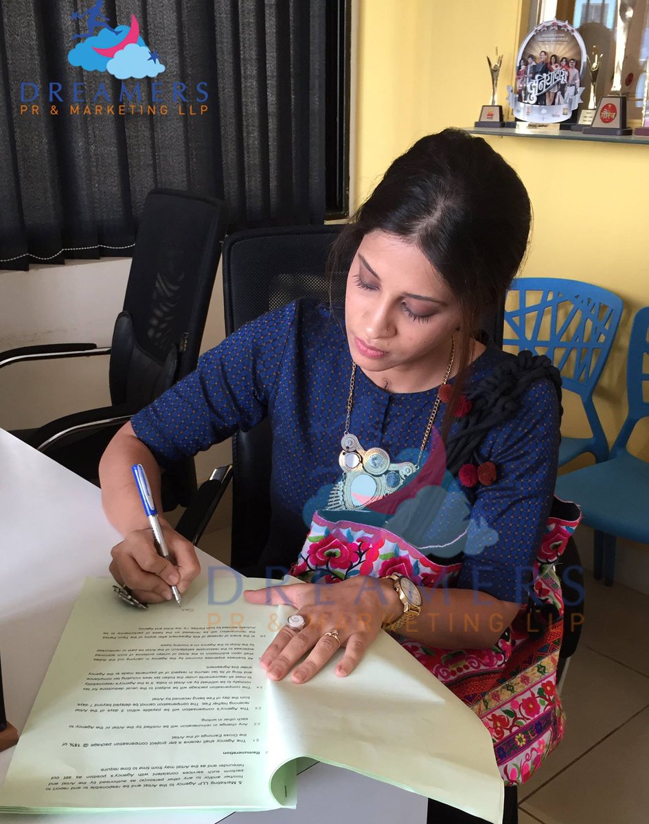DreamersPR's tweet photo. #DreamersStar Update 
DreamersPR welcomes Actress #ShwetaMahadik.
One more star added to the Dreamers Club. Hurray!! http://t.co/GZ2381lVkv