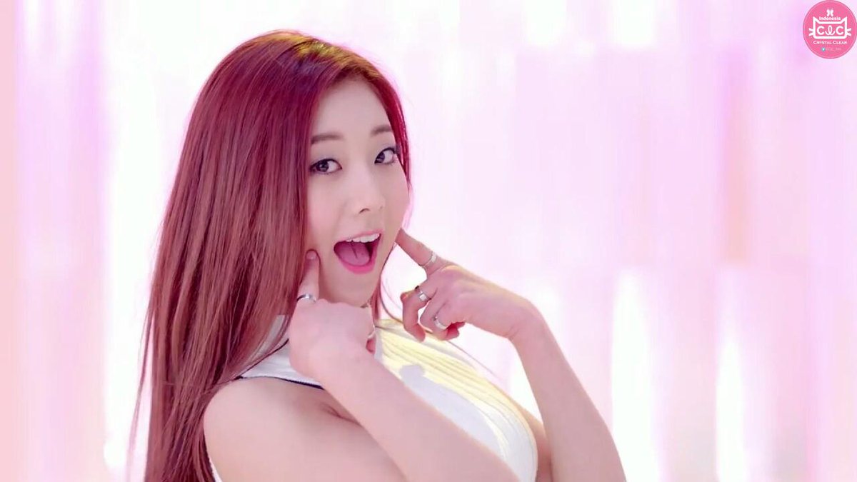 CLC_INA's tweet photo. [CAPS] #Seungyeon CLC - PEPE Music Video #CLCFighting #WelcomeToCubeFamily http://t.co/ZXRsrk78hq