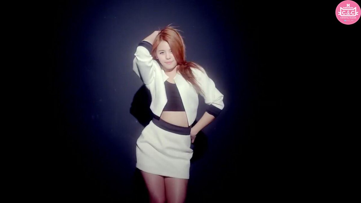CLC_INA's tweet photo. [CAPS] #Sorn CLC - PEPE Music Video #CLCFighting #WelcomeToCubeFamily http://t.co/8KWnWvOg9s