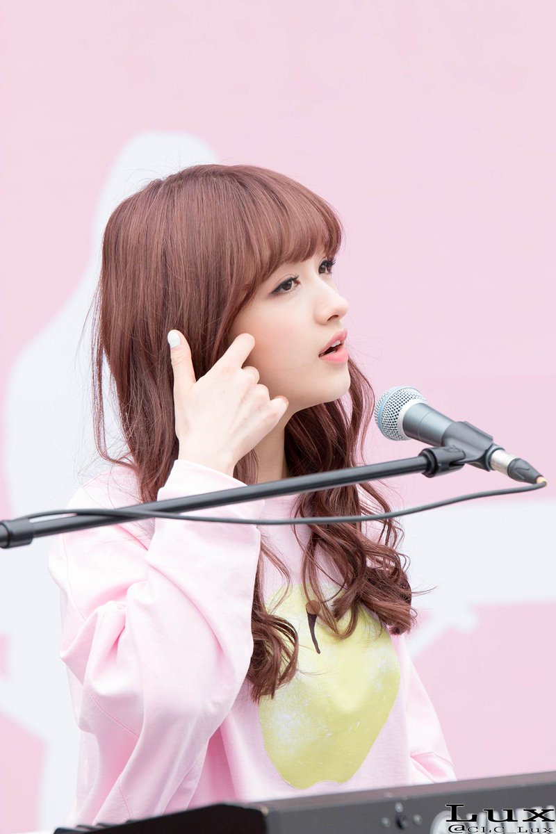 clc_sg's tweet photo. 150318 #CLC at busking - Seung Hee // by clclux #Pepe #CLCFighting #WelcomeToCubeFamily http://t.co/1ROu8xtK1f