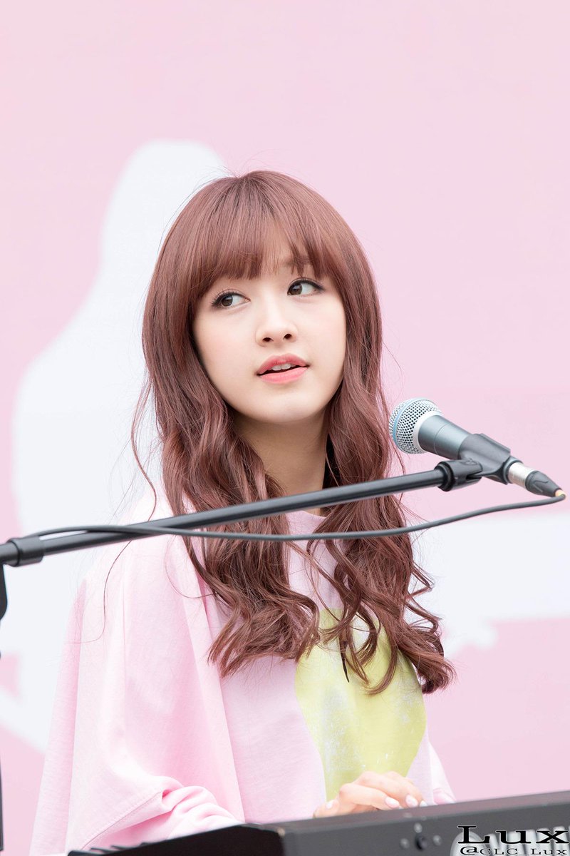 clc_sg's tweet photo. 150318 #CLC at busking - Seung Hee // by clclux #Pepe #CLCFighting #WelcomeToCubeFamily http://t.co/1ROu8xtK1f