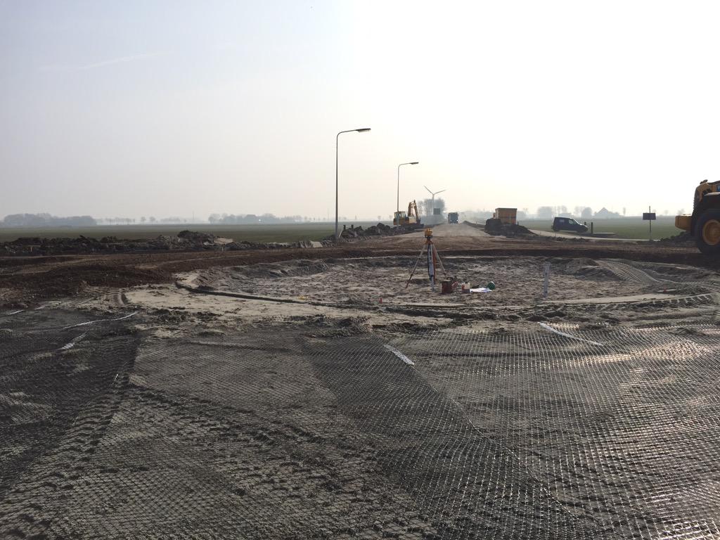 Werkzaamheden rotonde Boazum in volle gang.