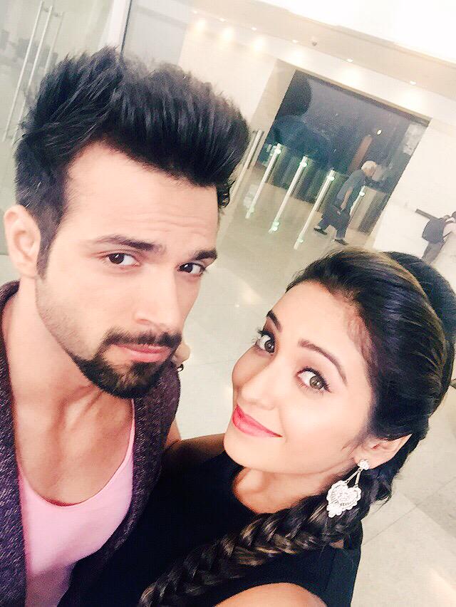 rithvikrd_'s tweet image. Hello #Ashvikans here we are on our way to @MissMalini are you ready to hangout with us @bindasstv #AshvikInYHAFinale