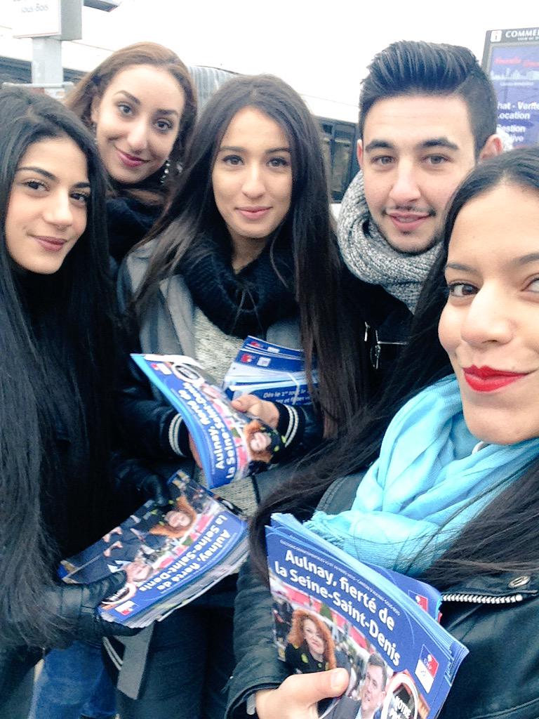 UDIJeunes93's tweet photo. Tractage matinal à la gare d'Aulnay-sous-Bois pour soutenir nos candidats ! #Départementales2015 http://t.co/pGseEuaUSm