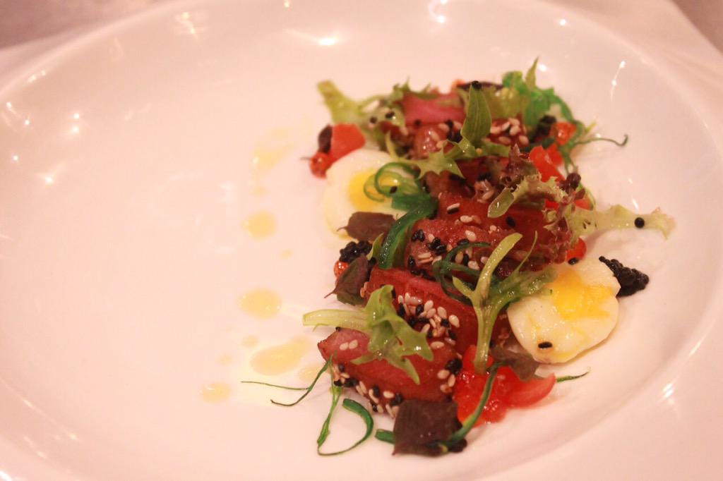 Curt_JMCI2's tweet photo. My second appetizer for the final, asian tuna salad with wakame, salmon roe and honey mustard dressing http://t.co/ODYROVGxUs