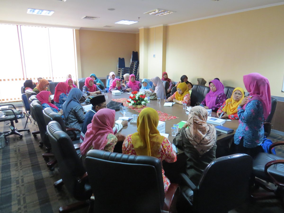 Persiapan Lomba Ketahanan Keluarga di Aula BPMK