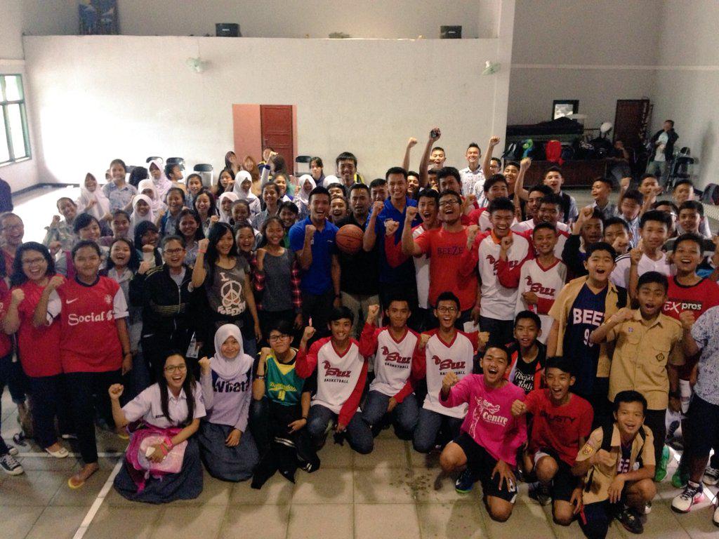 Terima kasih <a href="/sman1_baleendah/">SMAN 1 Baleendah</a> bwt ksmptn Road Show <a href="/nblindonesia/">NBL Indonesia</a> kali ini, kalian sngt roarr biasa!!