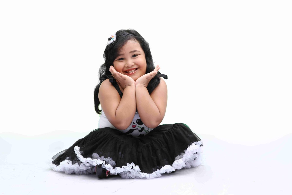 nettyfera's tweet photo. @parentingINA Nathania Christy Fortunelia in Black n White #PITwitpic http://t.co/P9bAozmpKC