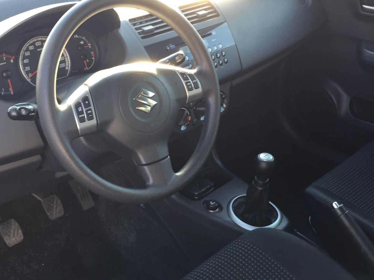 EdisonAutomobil's tweet image. SUZUKI SWIFT 1.3 VVT GLX 3P
116500km, de 2005 ,1ère main
GARANTIE 3 MOIS 
PRIX: 4990€ TTC