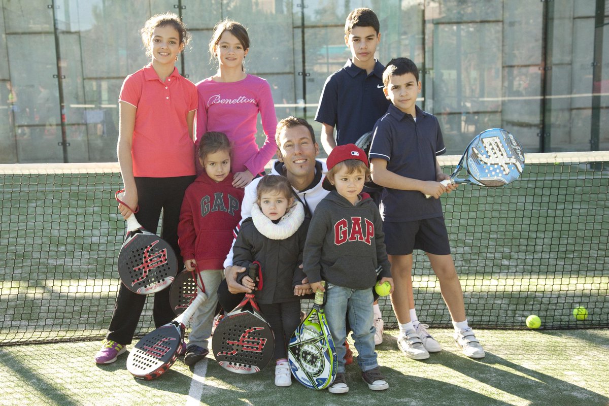 Aq Dissabte inciem l'escola de #padel amb <a href="/dariotmax530/">Dario federico Gauna</a> <a href="/nuriarivasv/">nuria rivas vázquez</a> i <a href="/albertsamu9/">Albert Martinez</a> 1ª classe #gratuita,t'ho perdràs?