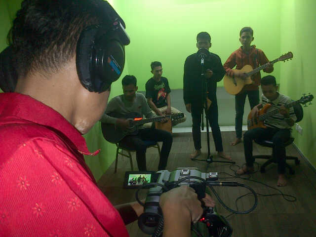 shooting video clip <a href="/OURSATNIGHT/">son of Lucifer</a> berjalan terus ♬<a href="/AlipNovryansyah/">Alip Nov</a> <a href="/bimadwiputraa/">piero</a> <a href="/Anang_Kresna/">Anang Kresna Anshory</a> <a href="/aristhebayond/">daris | OURSATNIGHT</a>