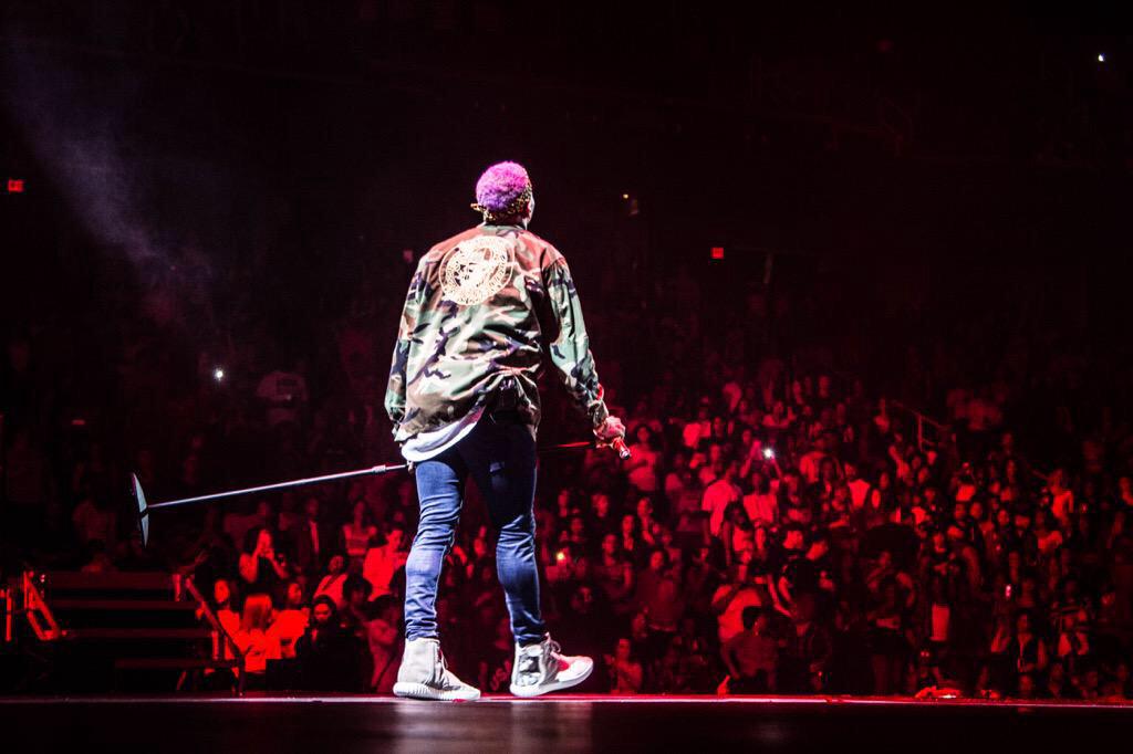 Seema_chrisb's tweet image. Awesome pictures of @chrisbrown performing tonight in Greensboro! #BTSTour