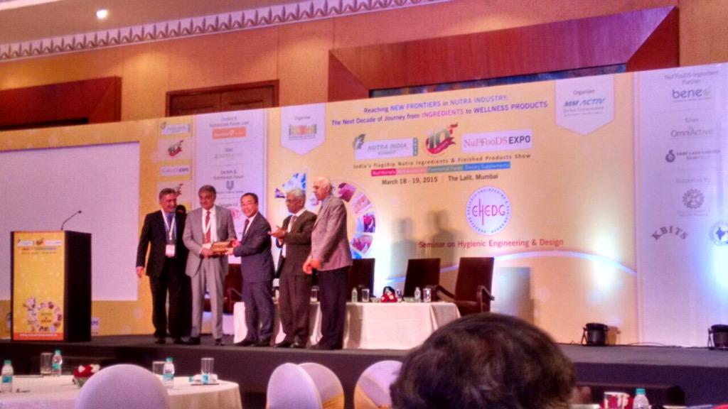 NutraIndia2015's tweet photo. #NUTRAEXCELLENCEAWARDS #OMNIACTIVE presented the award for their outstanding contribution for growth of Industry http://t.co/jNRmyuJPkn