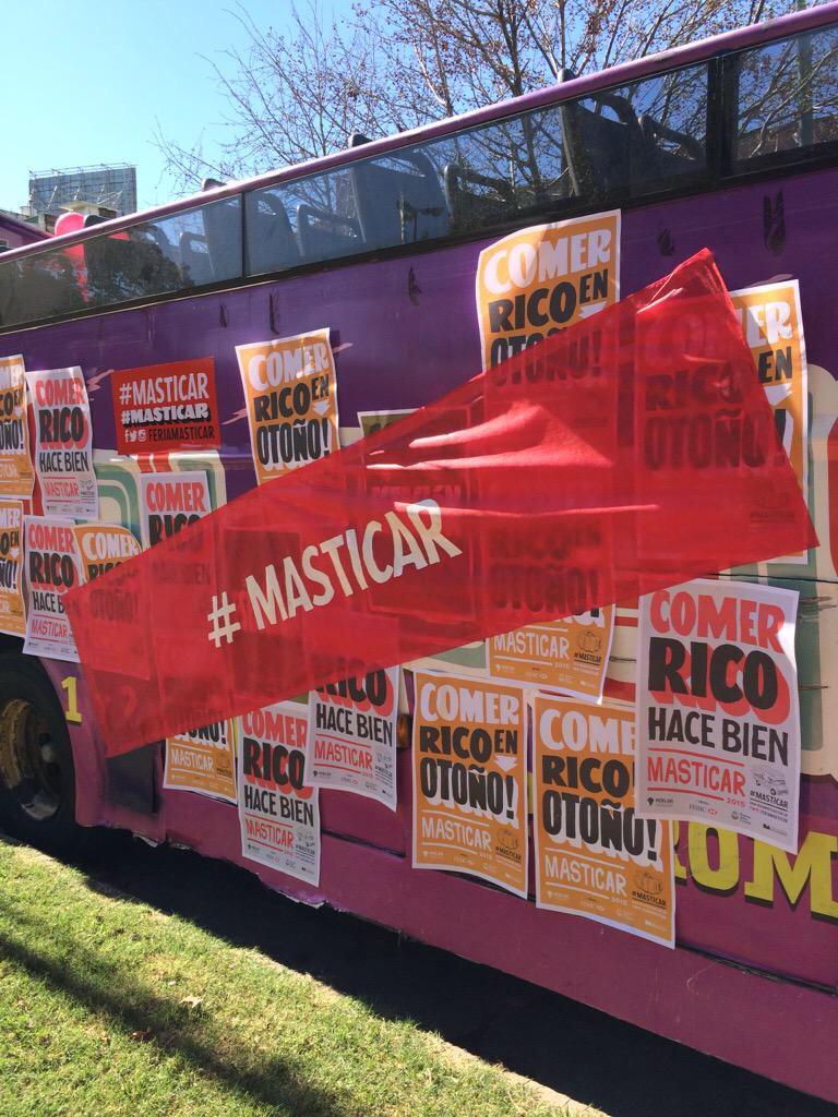 RReinaPepiada's tweet photo. Para presentar una nueva edición @FeriaMasticar hará una caravana de #foodtrucks en el #Rosedal. #MODACULINARIA http://t.co/pLLY8uqk2P