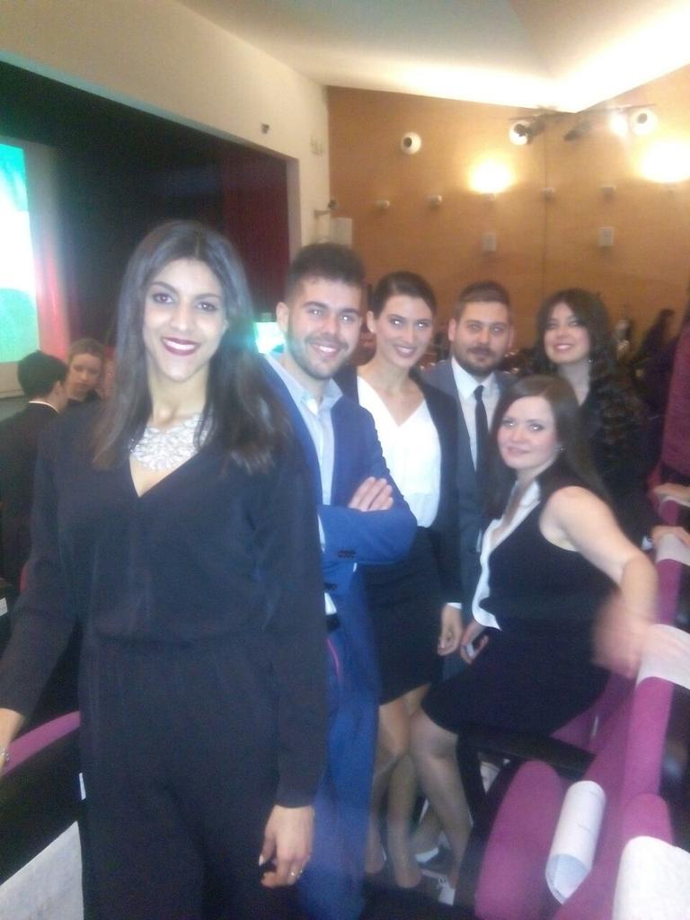 Ya estamos todo el equipo así de guapos apunto de empezar ;)